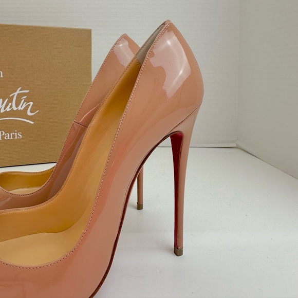 Christian Louboutin
So Kate Patent Pointed-Toe Red Sole Pump - Picture 5 of 12
